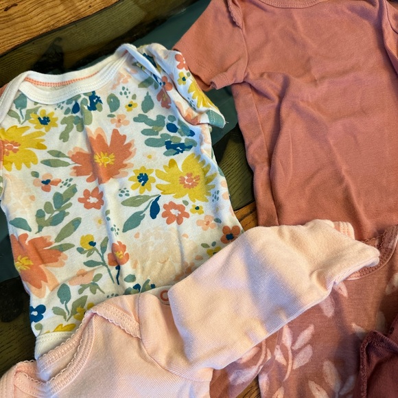 Lot of Newborn 0-3 Months Girl Clothes - Picture 9 of 9